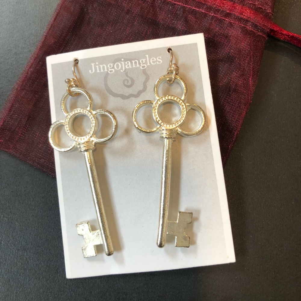 🗝 Dangle key earrings 🗝